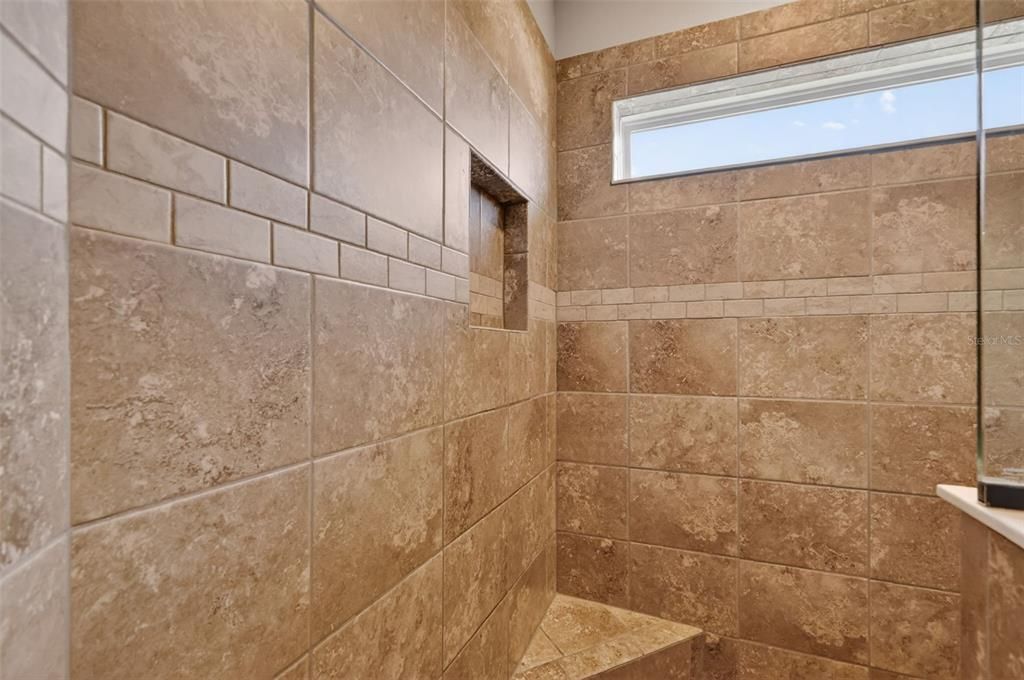 На продажу: $379,900 (3 спален, 2 ванн, 1683 Квадратных фут)