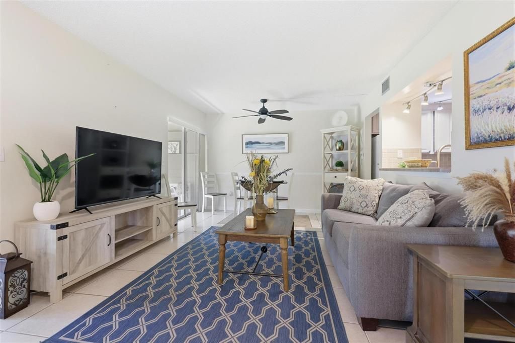 For Sale: $175,000 (2 beds, 2 baths, 897 Square Feet)
