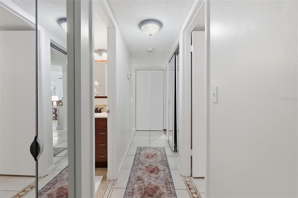 For Sale: $175,000 (2 beds, 2 baths, 897 Square Feet)