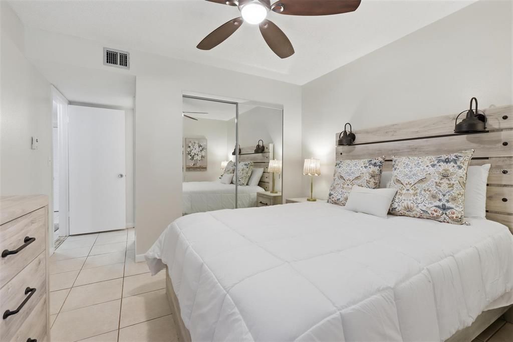 For Sale: $175,000 (2 beds, 2 baths, 897 Square Feet)