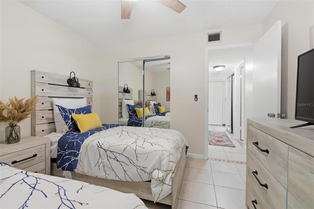 For Sale: $175,000 (2 beds, 2 baths, 897 Square Feet)