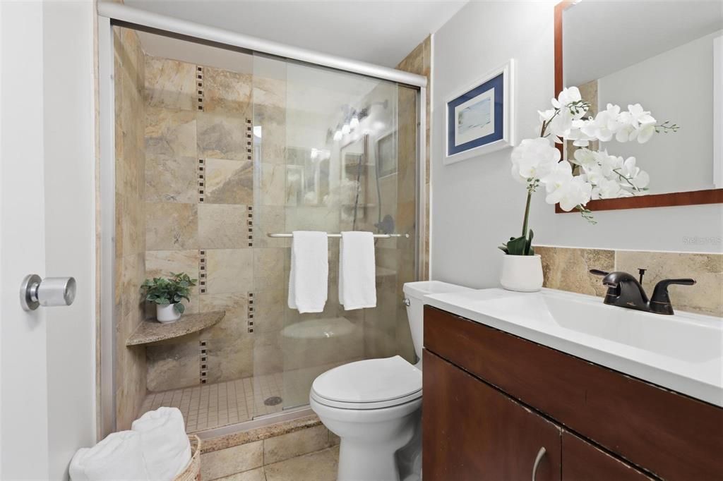 For Sale: $175,000 (2 beds, 2 baths, 897 Square Feet)