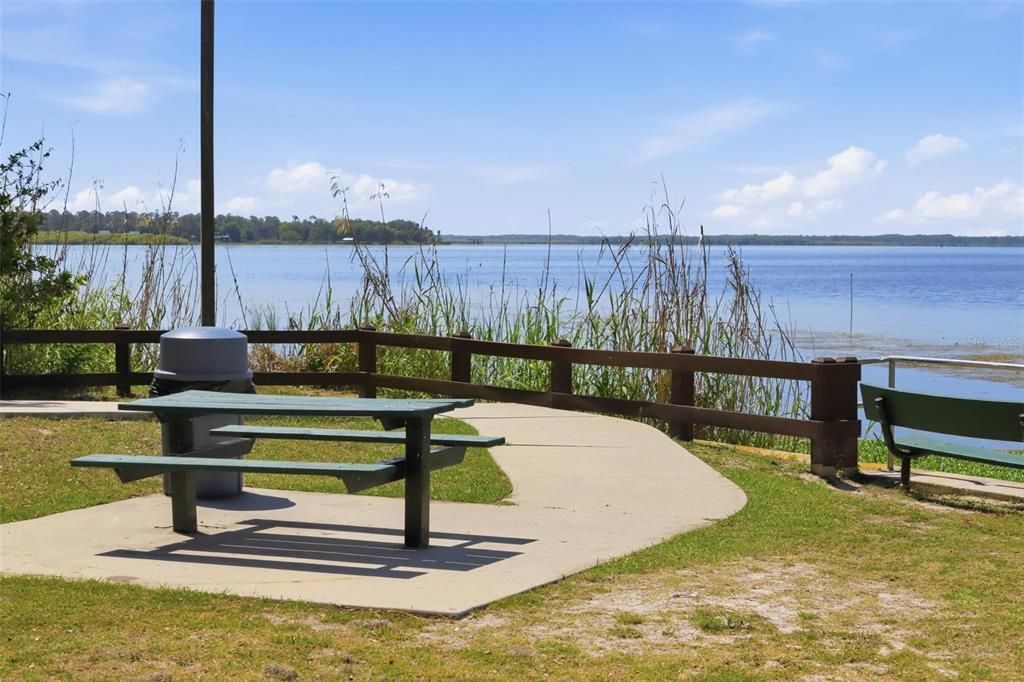 For Sale: $175,000 (2 beds, 2 baths, 897 Square Feet)