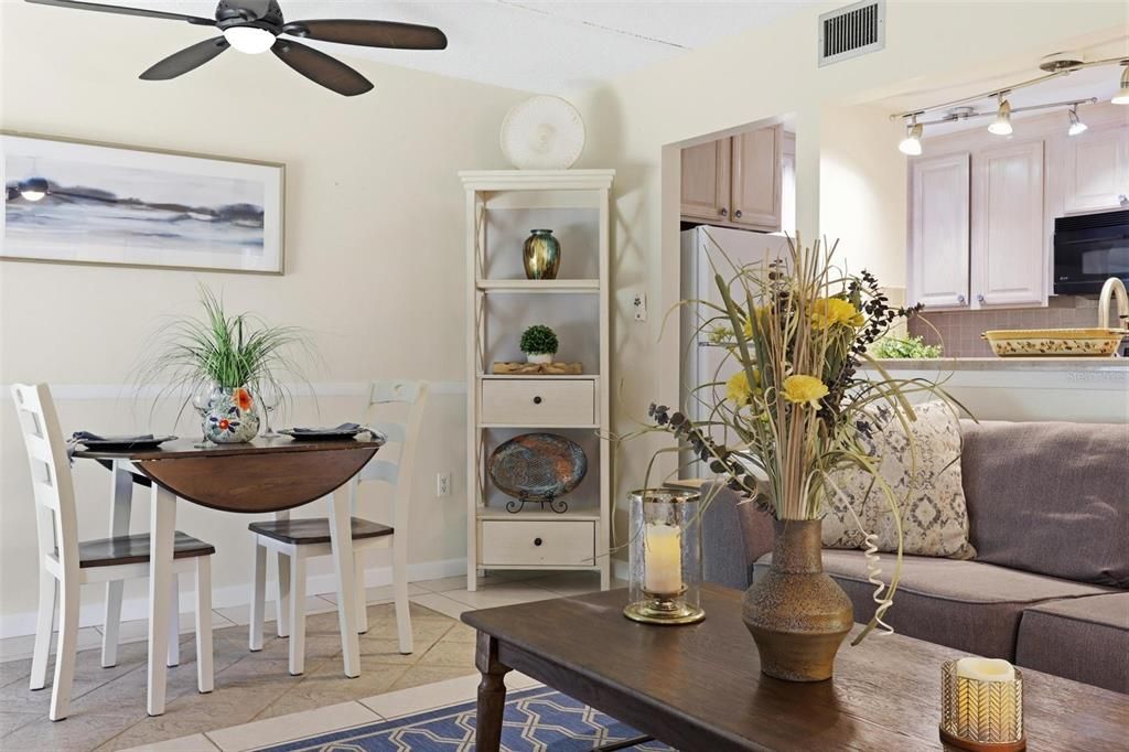 For Sale: $175,000 (2 beds, 2 baths, 897 Square Feet)