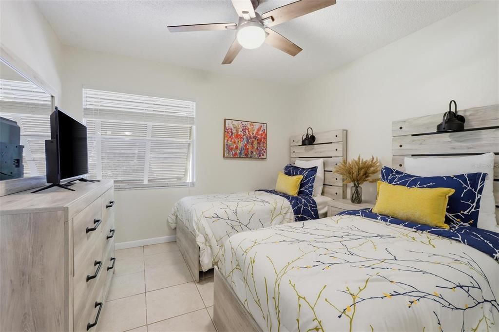 For Sale: $175,000 (2 beds, 2 baths, 897 Square Feet)