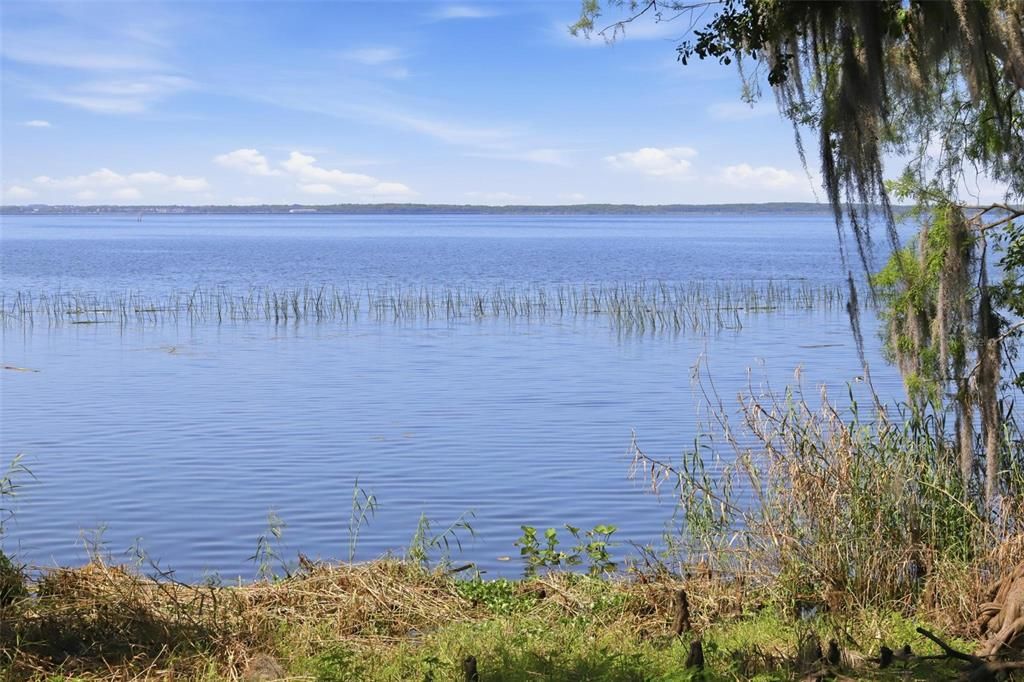For Sale: $175,000 (2 beds, 2 baths, 897 Square Feet)