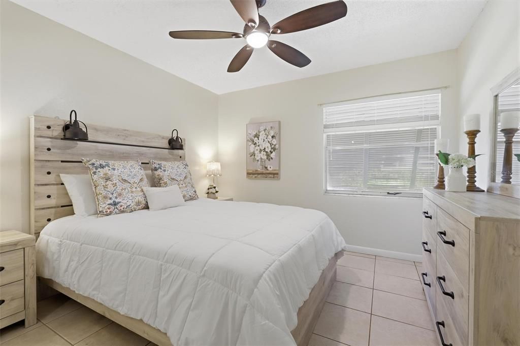 For Sale: $175,000 (2 beds, 2 baths, 897 Square Feet)