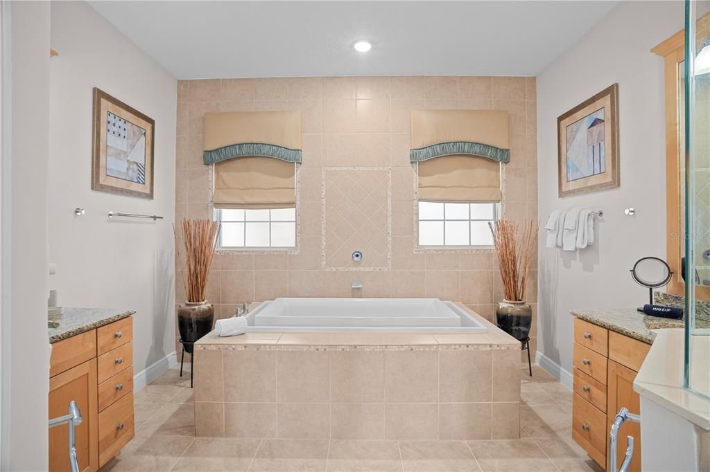 En Venta: $1,125,000 (5 camas, 4 baños, 3586 Pies cuadrados)