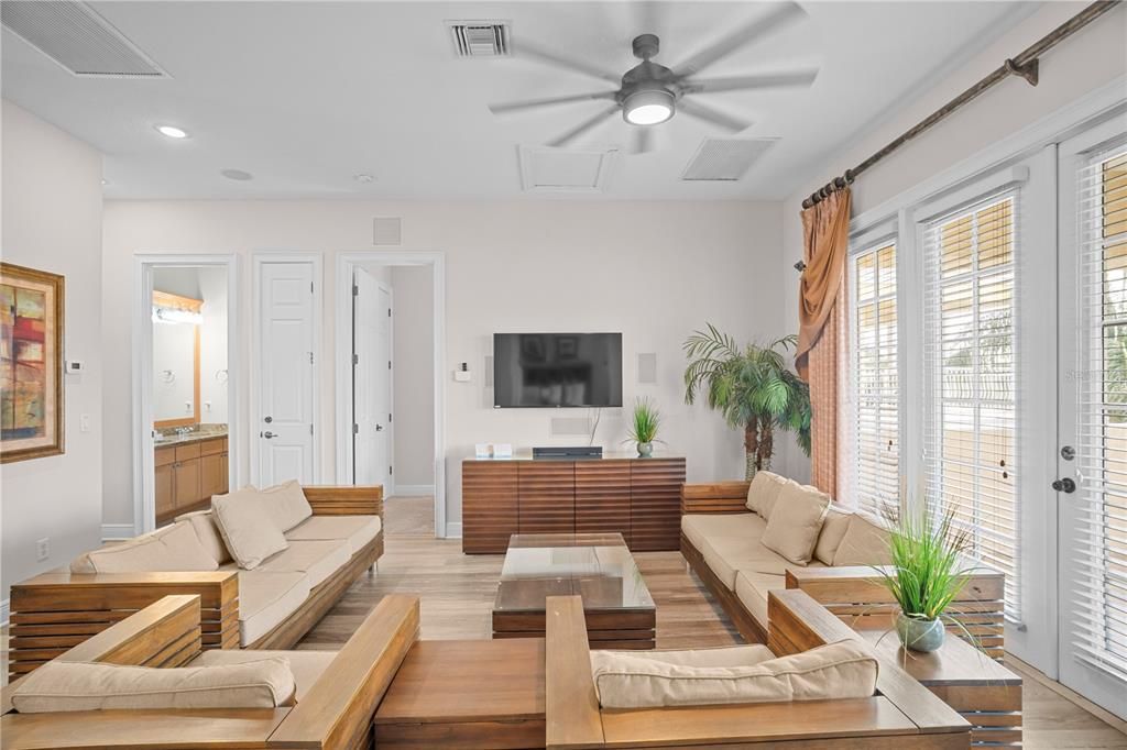 En Venta: $1,125,000 (5 camas, 4 baños, 3586 Pies cuadrados)