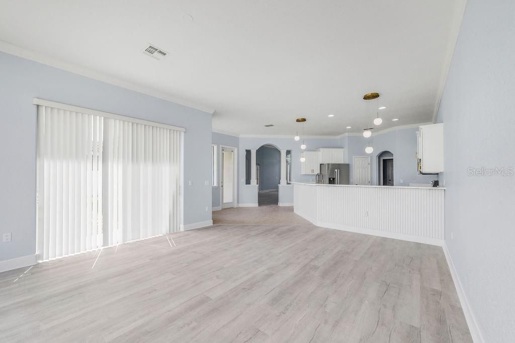 En Venta: $419,000 (4 camas, 2 baños, 2639 Pies cuadrados)