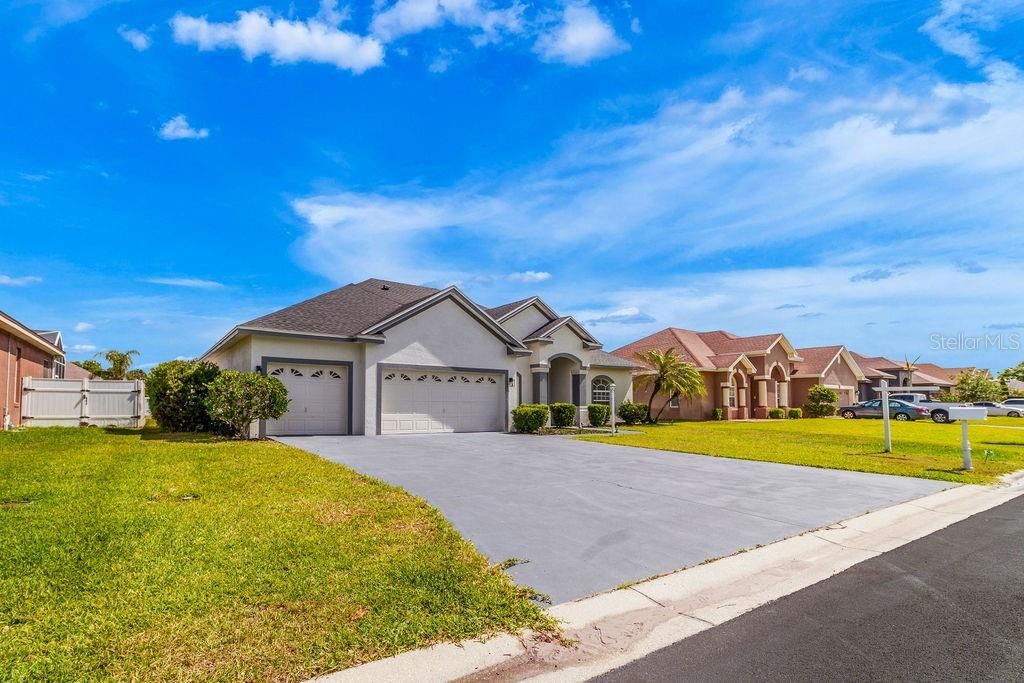 En Venta: $419,000 (4 camas, 2 baños, 2639 Pies cuadrados)