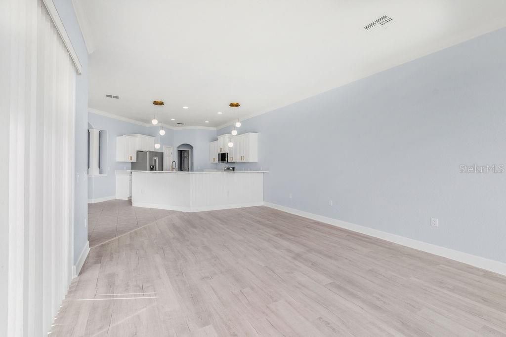 En Venta: $419,000 (4 camas, 2 baños, 2639 Pies cuadrados)