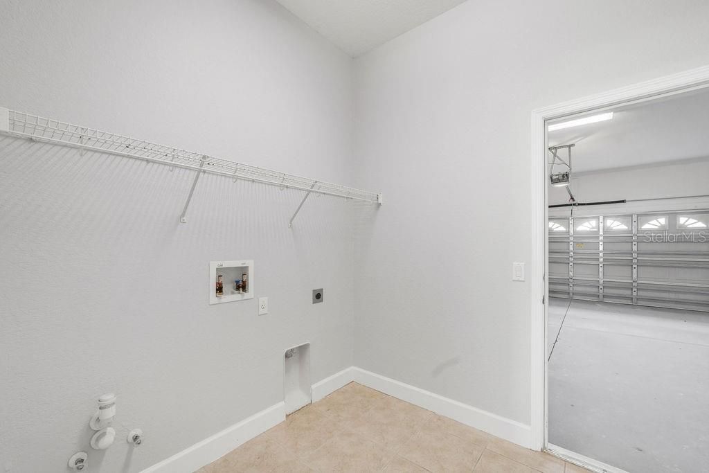 En Venta: $419,000 (4 camas, 2 baños, 2639 Pies cuadrados)