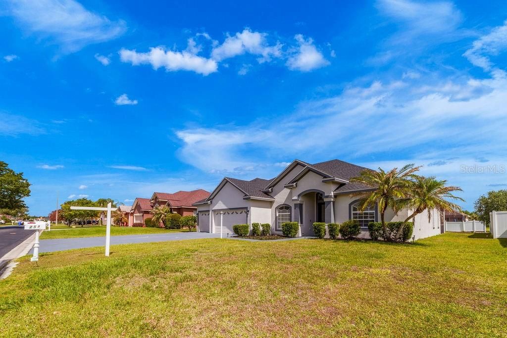 En Venta: $419,000 (4 camas, 2 baños, 2639 Pies cuadrados)