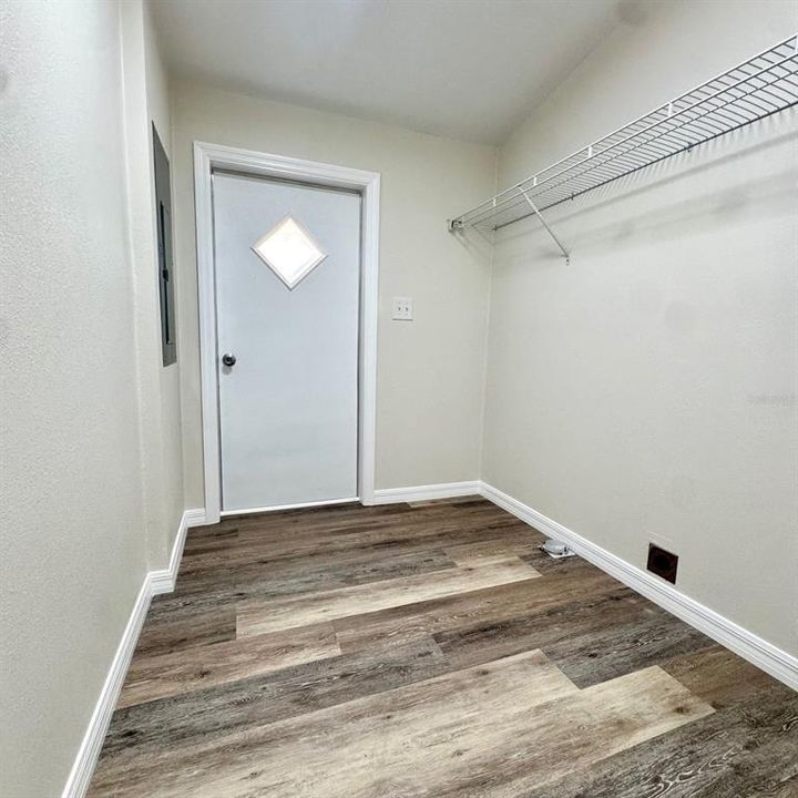 На продажу: $289,950 (5 спален, 2 ванн, 2052 Квадратных фут)