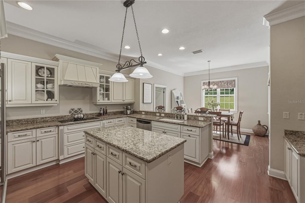 For Sale: $799,900 (3 beds, 3 baths, 2695 Square Feet)