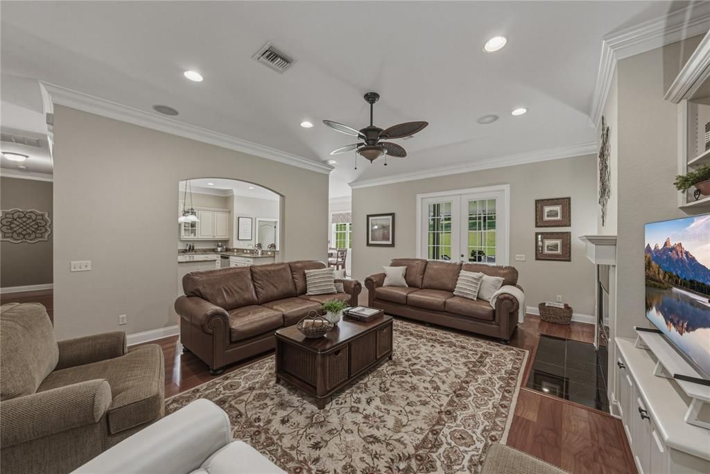 For Sale: $799,900 (3 beds, 3 baths, 2695 Square Feet)