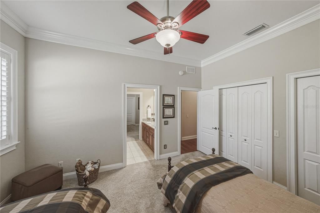 For Sale: $799,900 (3 beds, 3 baths, 2695 Square Feet)