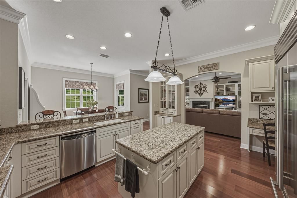 For Sale: $799,900 (3 beds, 3 baths, 2695 Square Feet)