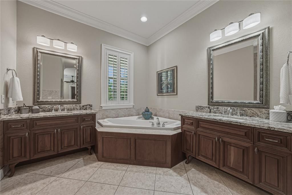 For Sale: $799,900 (3 beds, 3 baths, 2695 Square Feet)