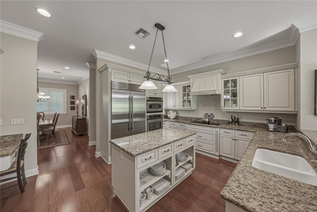 For Sale: $799,900 (3 beds, 3 baths, 2695 Square Feet)
