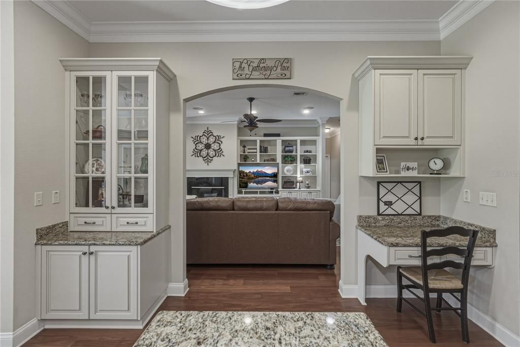 For Sale: $799,900 (3 beds, 3 baths, 2695 Square Feet)
