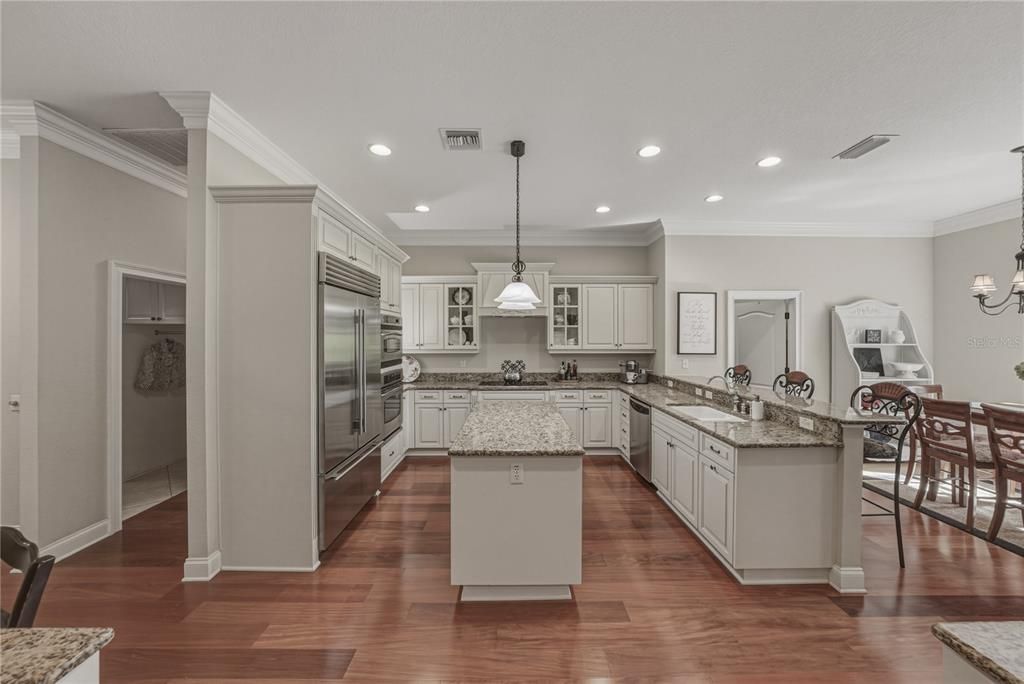 For Sale: $799,900 (3 beds, 3 baths, 2695 Square Feet)