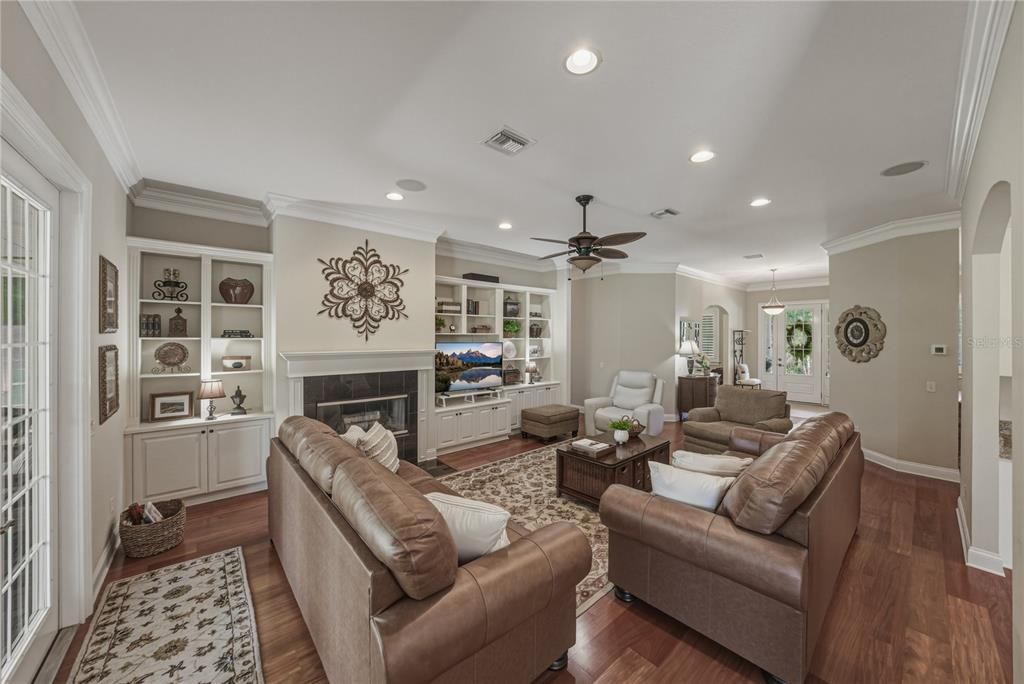 For Sale: $799,900 (3 beds, 3 baths, 2695 Square Feet)