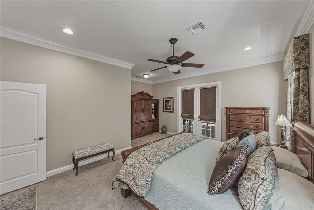 For Sale: $799,900 (3 beds, 3 baths, 2695 Square Feet)