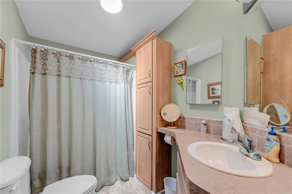 Activo con contrato: $229,000 (2 camas, 2 baños, 1566 Pies cuadrados)