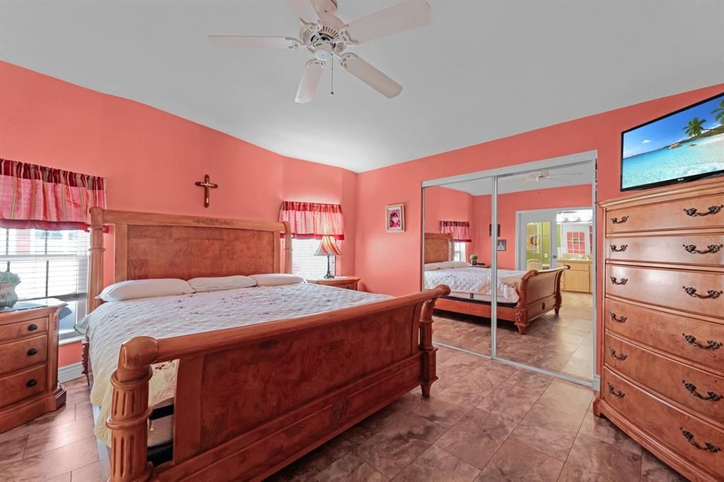 Activo con contrato: $229,000 (2 camas, 2 baños, 1566 Pies cuadrados)