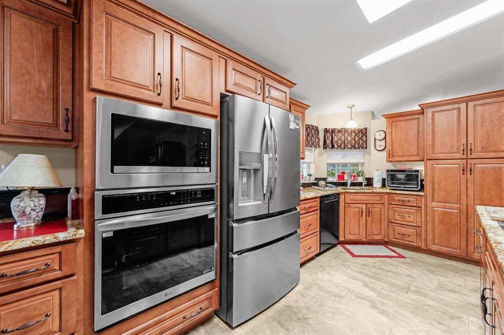 Activo con contrato: $229,000 (2 camas, 2 baños, 1566 Pies cuadrados)