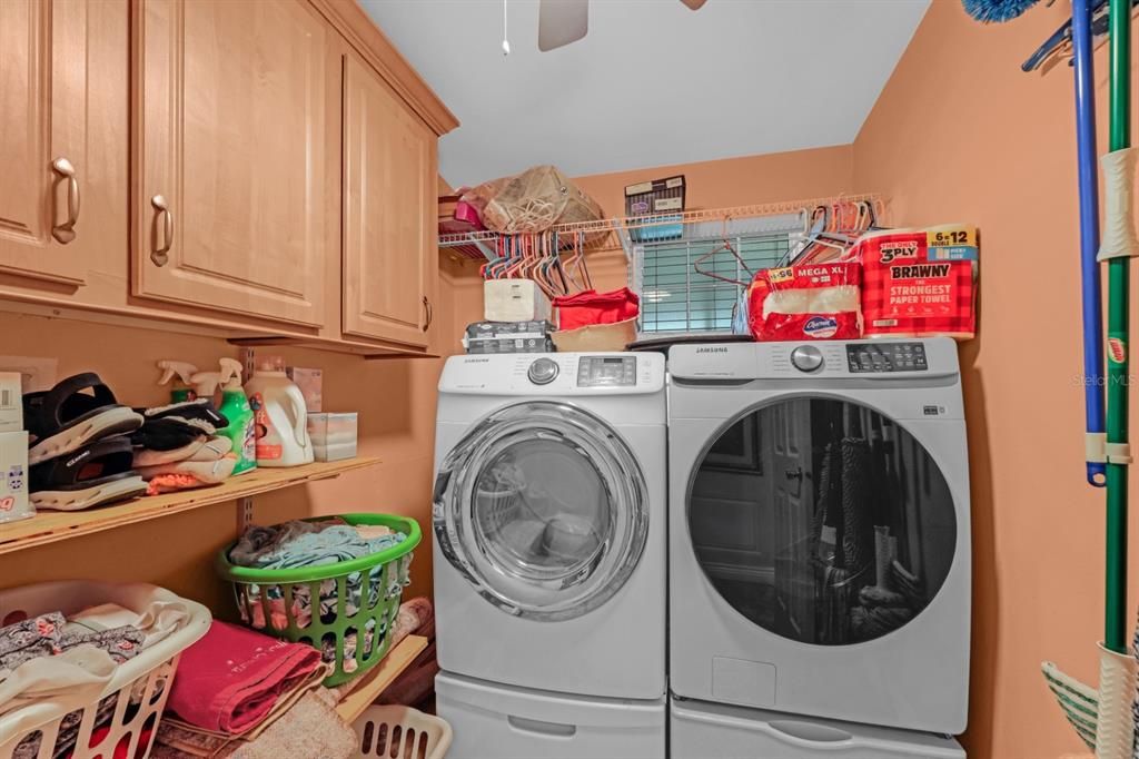 Activo con contrato: $229,000 (2 camas, 2 baños, 1566 Pies cuadrados)