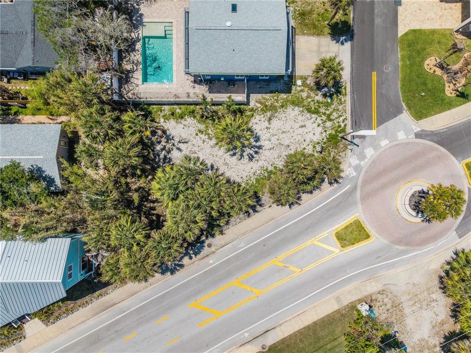 Active With Contract: $650,000 (0.13 acres)