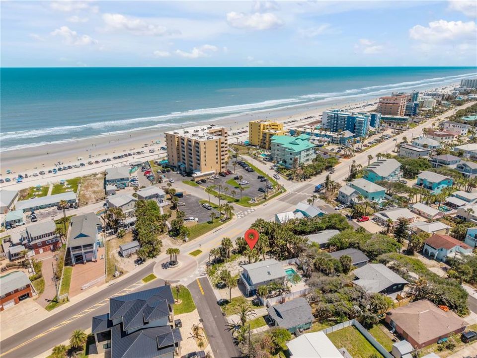 Active With Contract: $650,000 (0.13 acres)