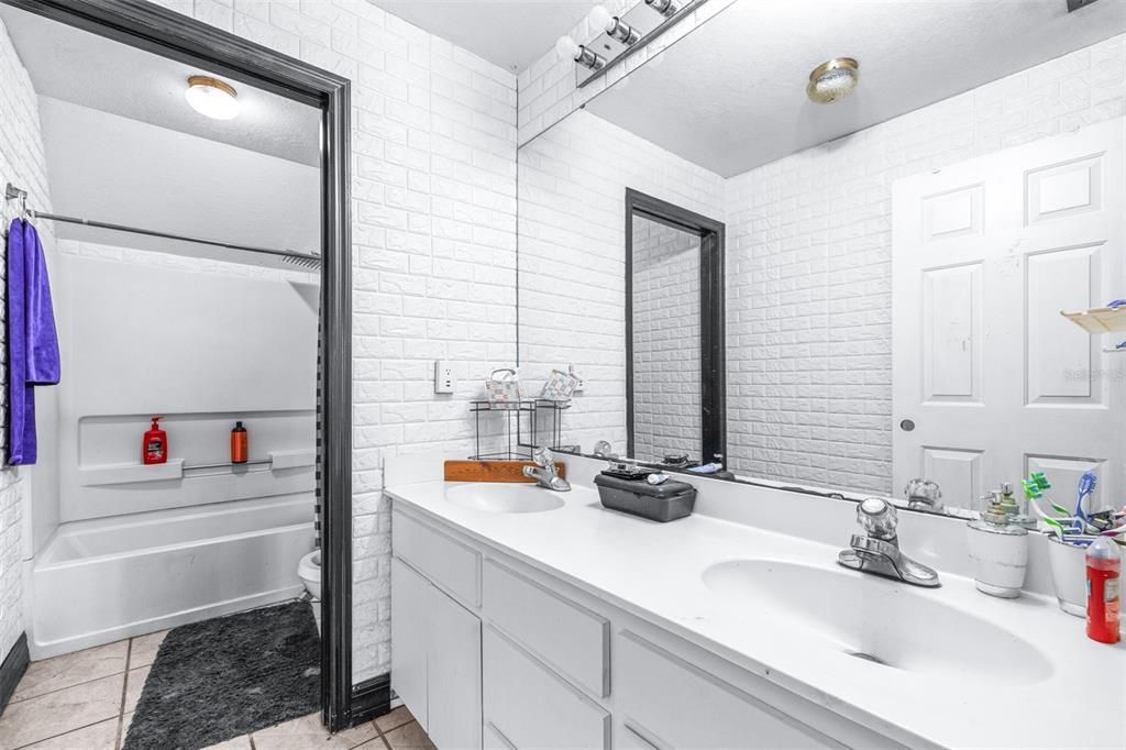 For Sale: $500,000 (4 beds, 3 baths, 3034 Square Feet)