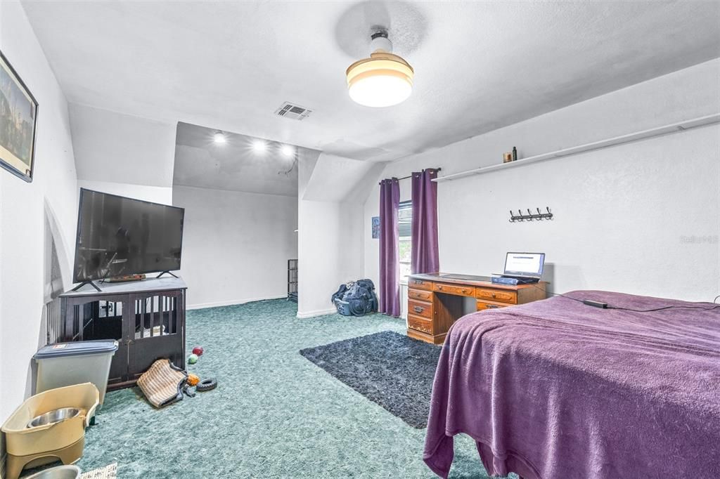 For Sale: $500,000 (4 beds, 3 baths, 3034 Square Feet)