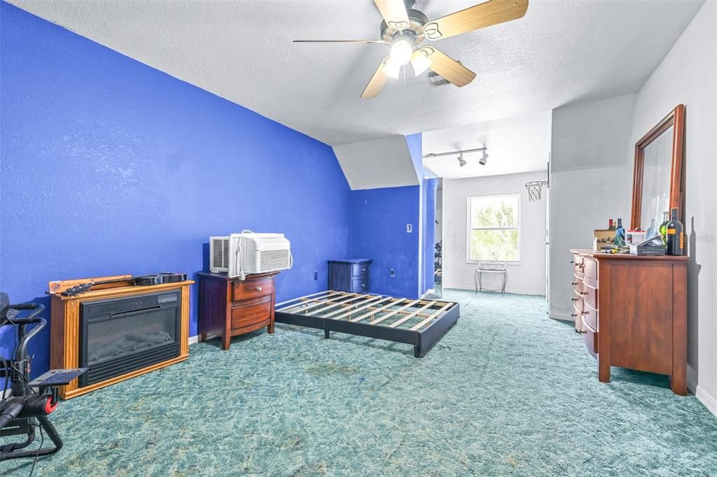 For Sale: $500,000 (4 beds, 3 baths, 3034 Square Feet)