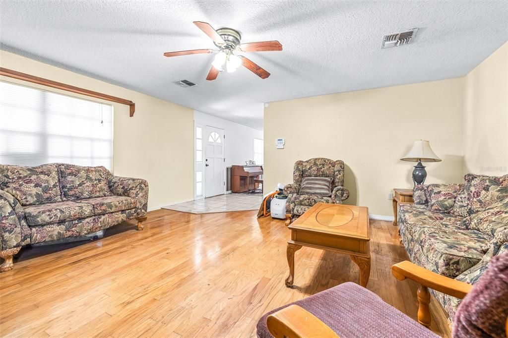 For Sale: $500,000 (4 beds, 3 baths, 3034 Square Feet)