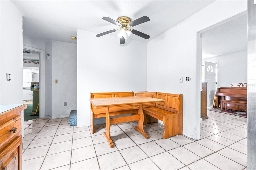 For Sale: $500,000 (4 beds, 3 baths, 3034 Square Feet)