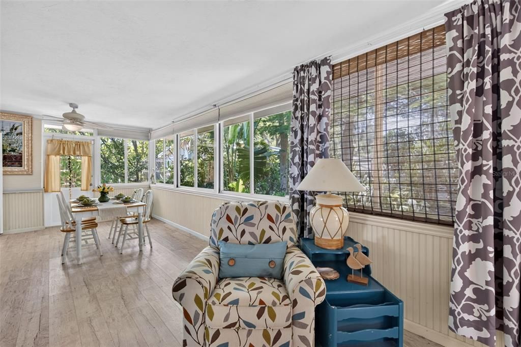 Active With Contract: $259,000 (2 beds, 1 baths, 882 Square Feet)