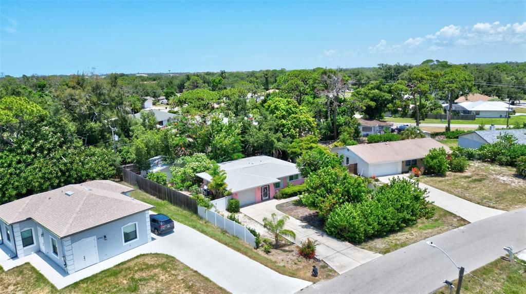 Active With Contract: $259,000 (2 beds, 1 baths, 882 Square Feet)