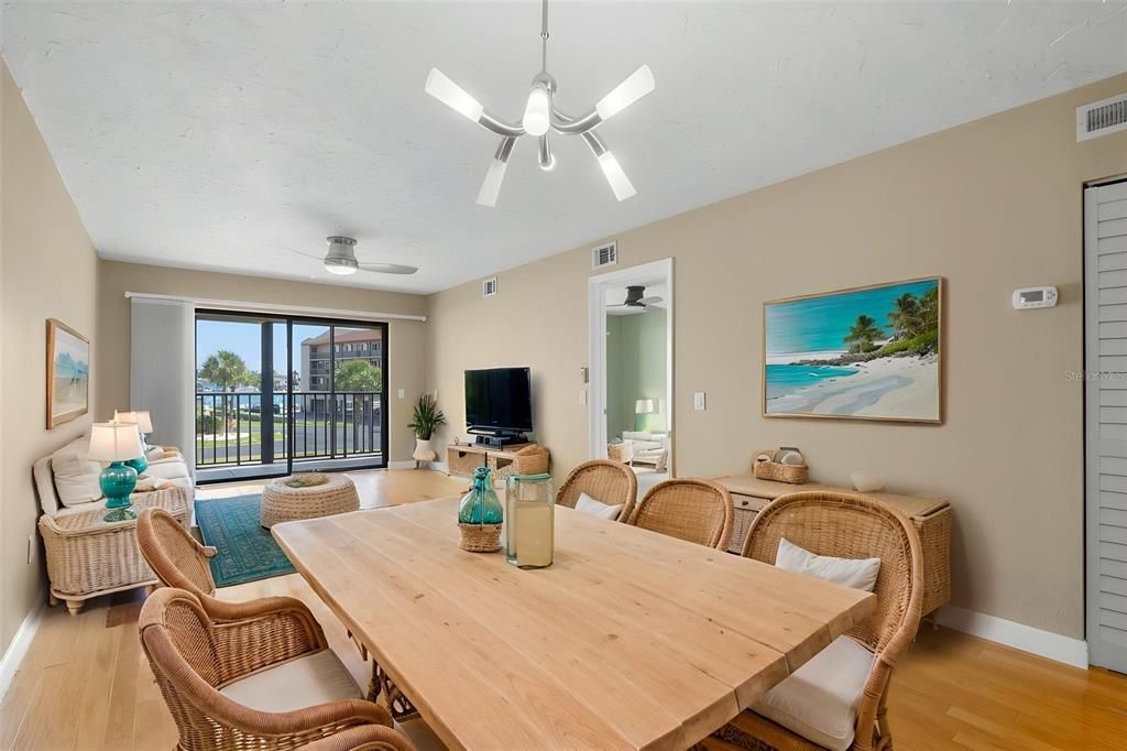 For Sale: $409,500 (2 beds, 2 baths, 1070 Square Feet)