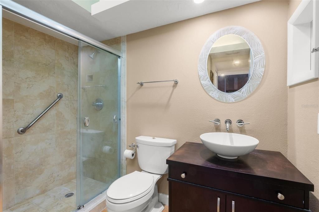 For Sale: $409,500 (2 beds, 2 baths, 1070 Square Feet)