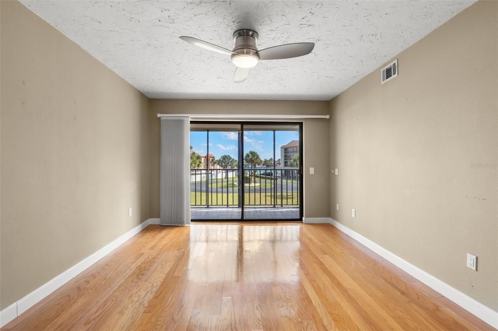 For Sale: $409,500 (2 beds, 2 baths, 1070 Square Feet)