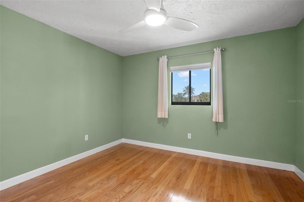 For Sale: $409,500 (2 beds, 2 baths, 1070 Square Feet)