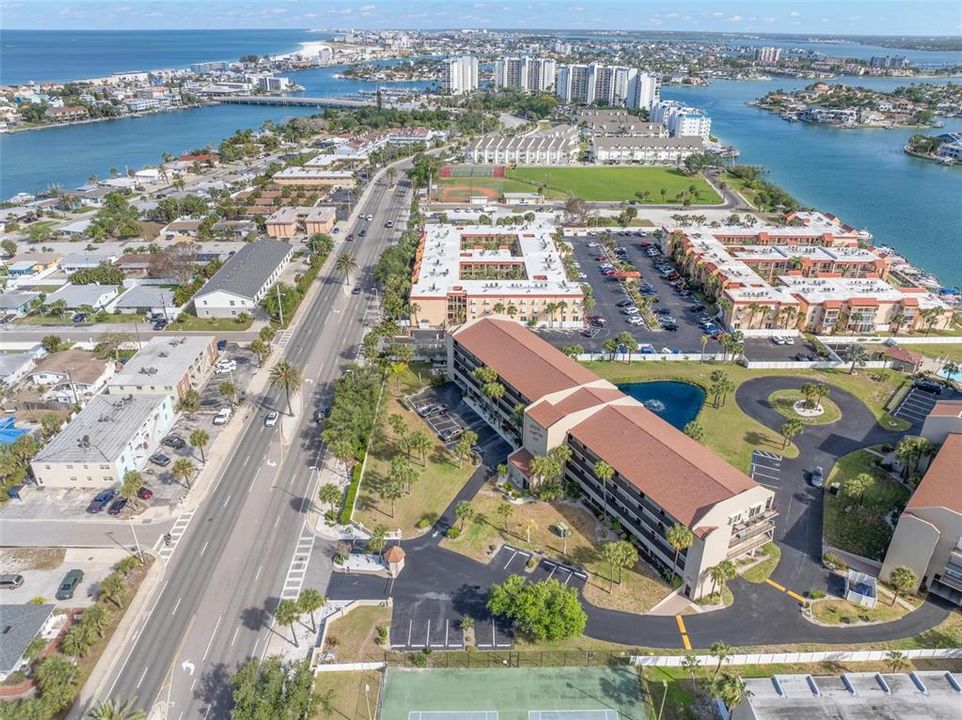 For Sale: $409,500 (2 beds, 2 baths, 1070 Square Feet)