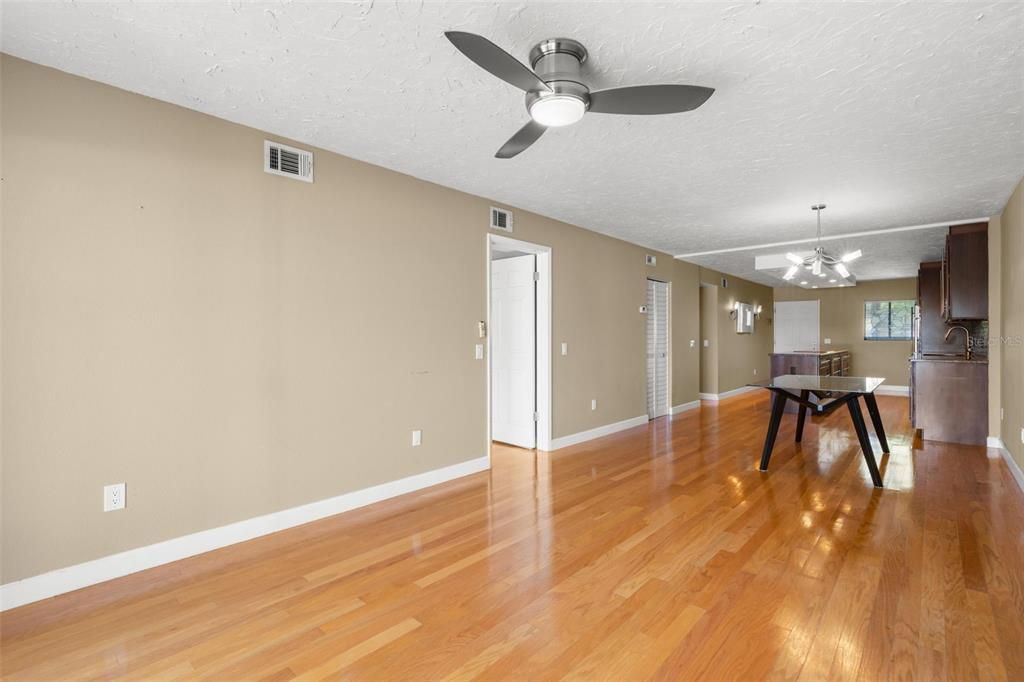 For Sale: $409,500 (2 beds, 2 baths, 1070 Square Feet)