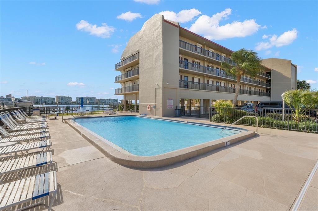 For Sale: $409,500 (2 beds, 2 baths, 1070 Square Feet)