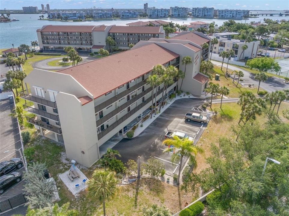 For Sale: $409,500 (2 beds, 2 baths, 1070 Square Feet)